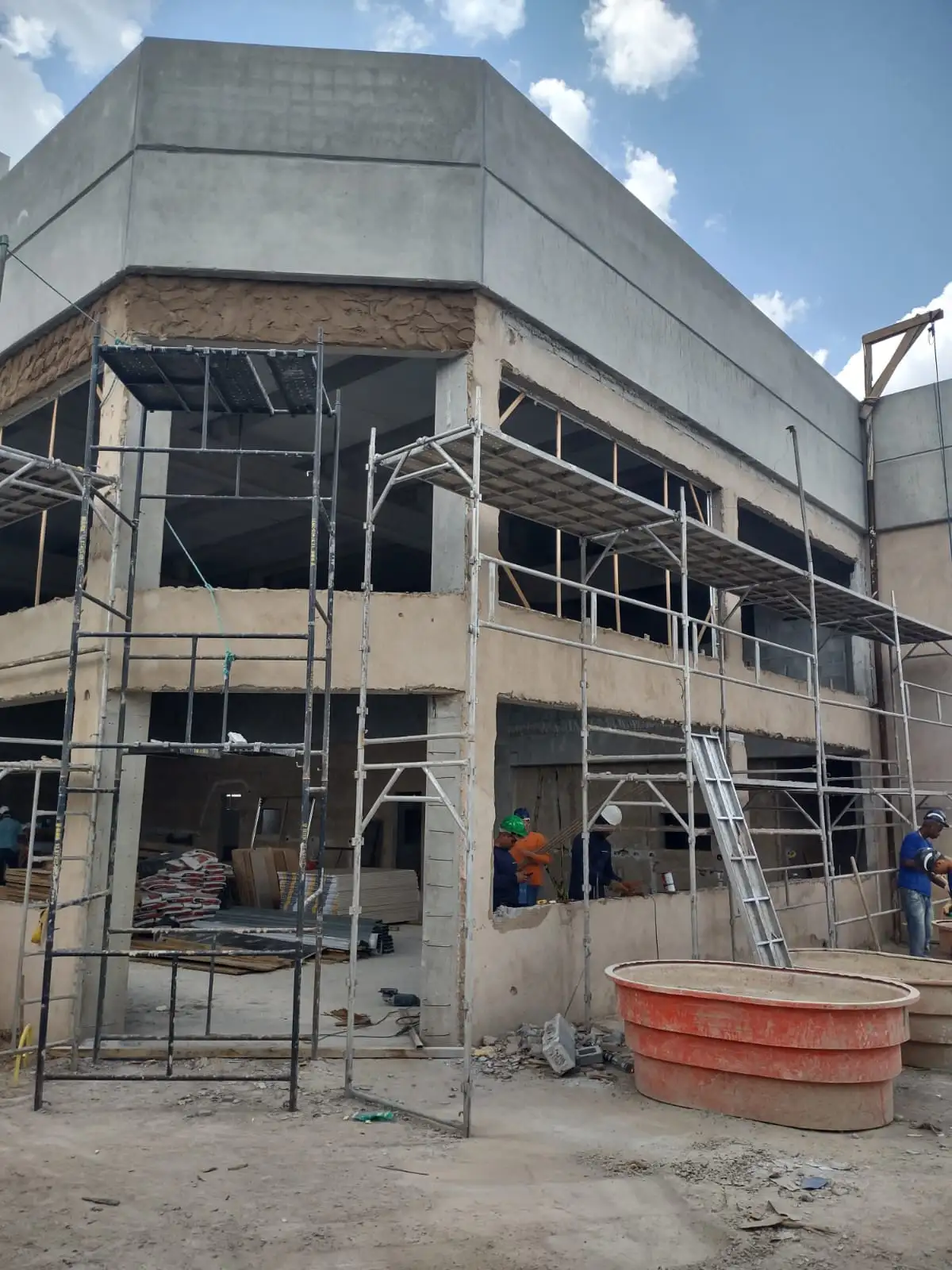 Obra comercial em andamento